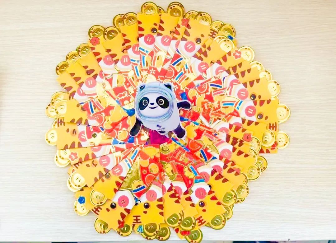 开学季校园展示打卡,开学啦冰墩墩小学生积极向上图片