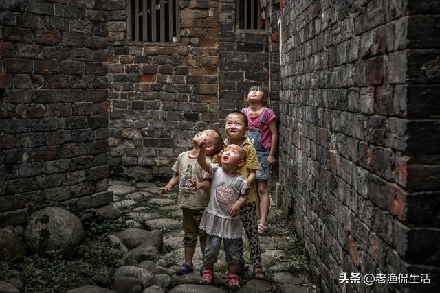 弟弟欠我三千块钱不还,弟弟欠我几万块几年都不还