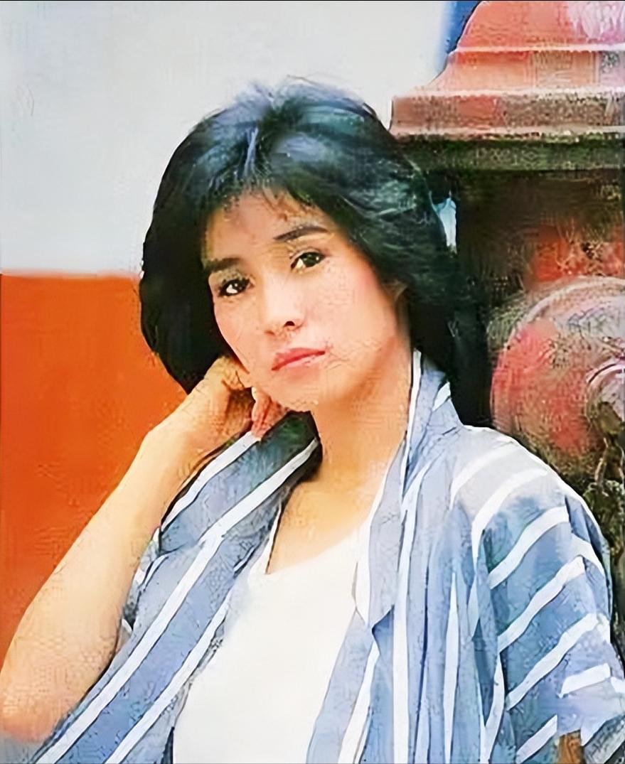 展昭何家劲至今单身,展昭何家劲为啥退出演艺圈