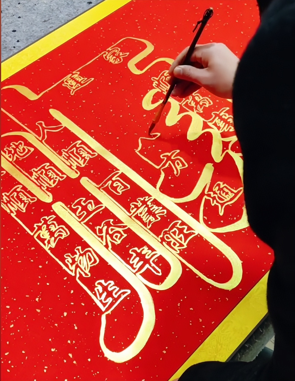 怪笔大叔倒写书法,怪笔大叔一笔倒写书法点评