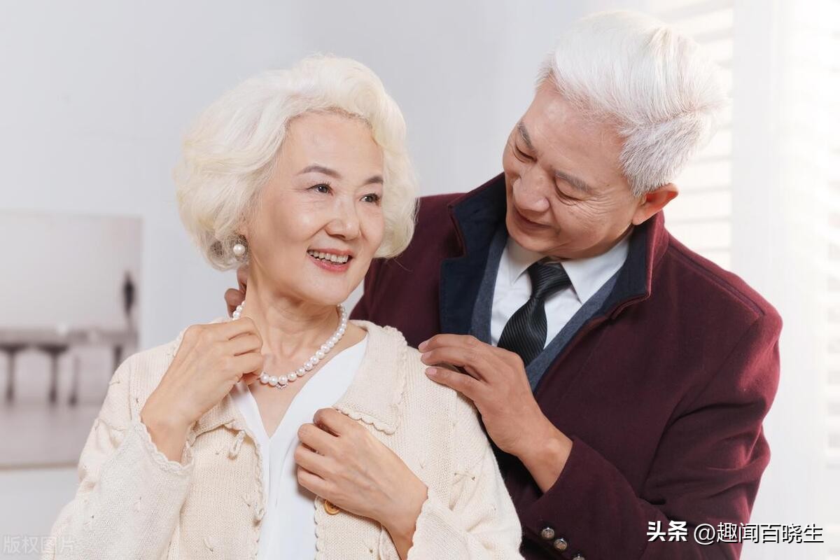 孕妇梦见自己头发白了是什么意思,梦见自己头发白了掉落是什么预兆