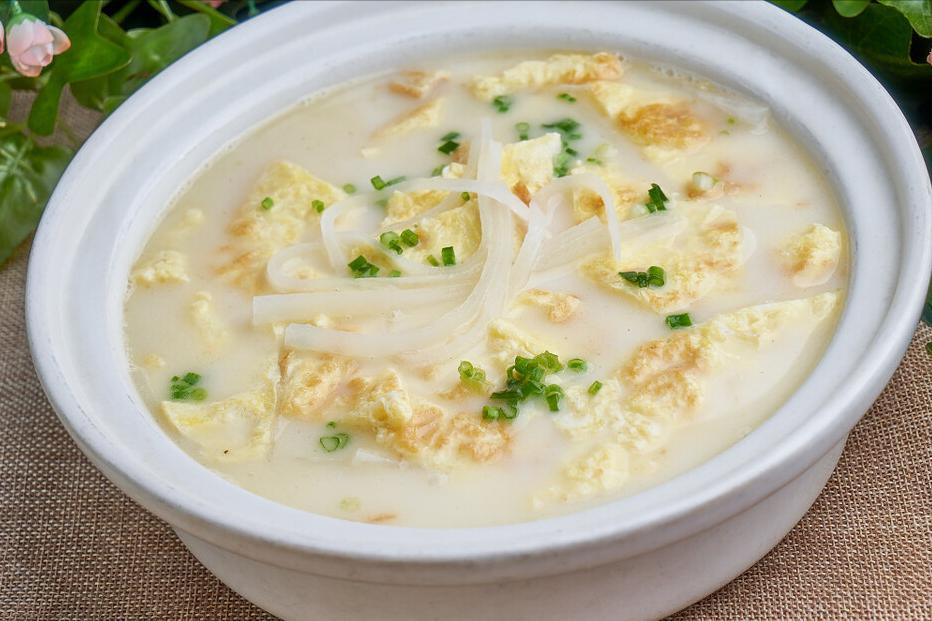 秋天气燥推荐三款营养粥,老年人秋天喝什么汤