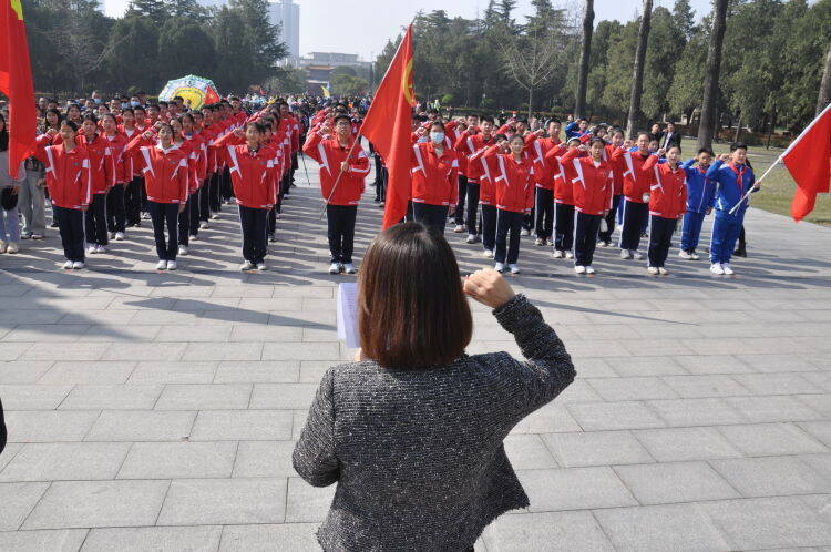 清明节祭奠革命先烈主题活动报道,清明节缅怀革命先烈团日活动