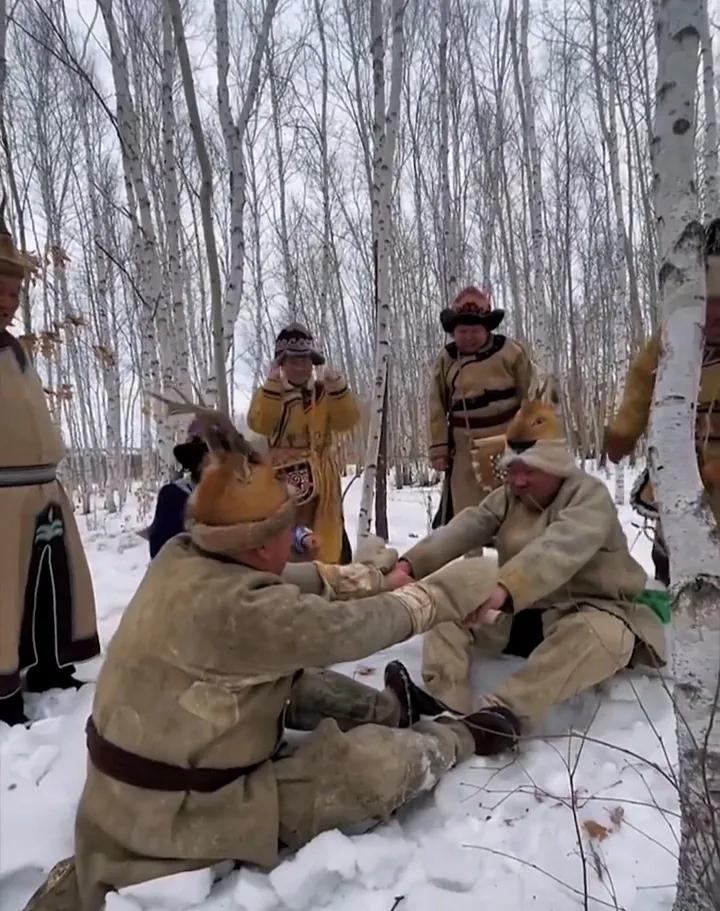 五十六个民族的风俗和服饰,五十六个民族代表服饰图片