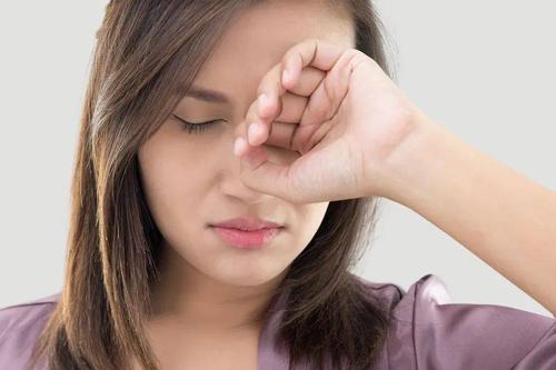 女士右眼皮老是跳什么原因,中年女人右眼皮跳什么原因