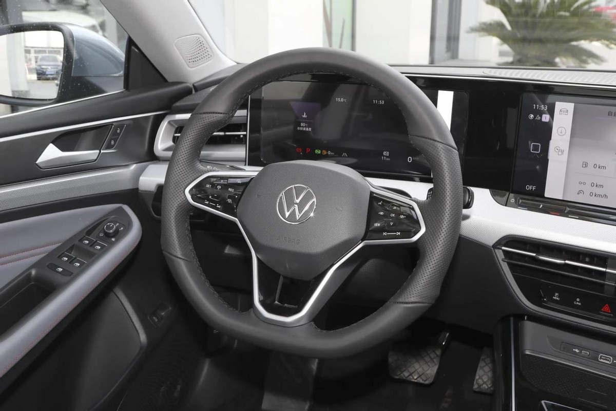 本田凌渡值得入手吗,年轻人第一次买车选suv还是轿车