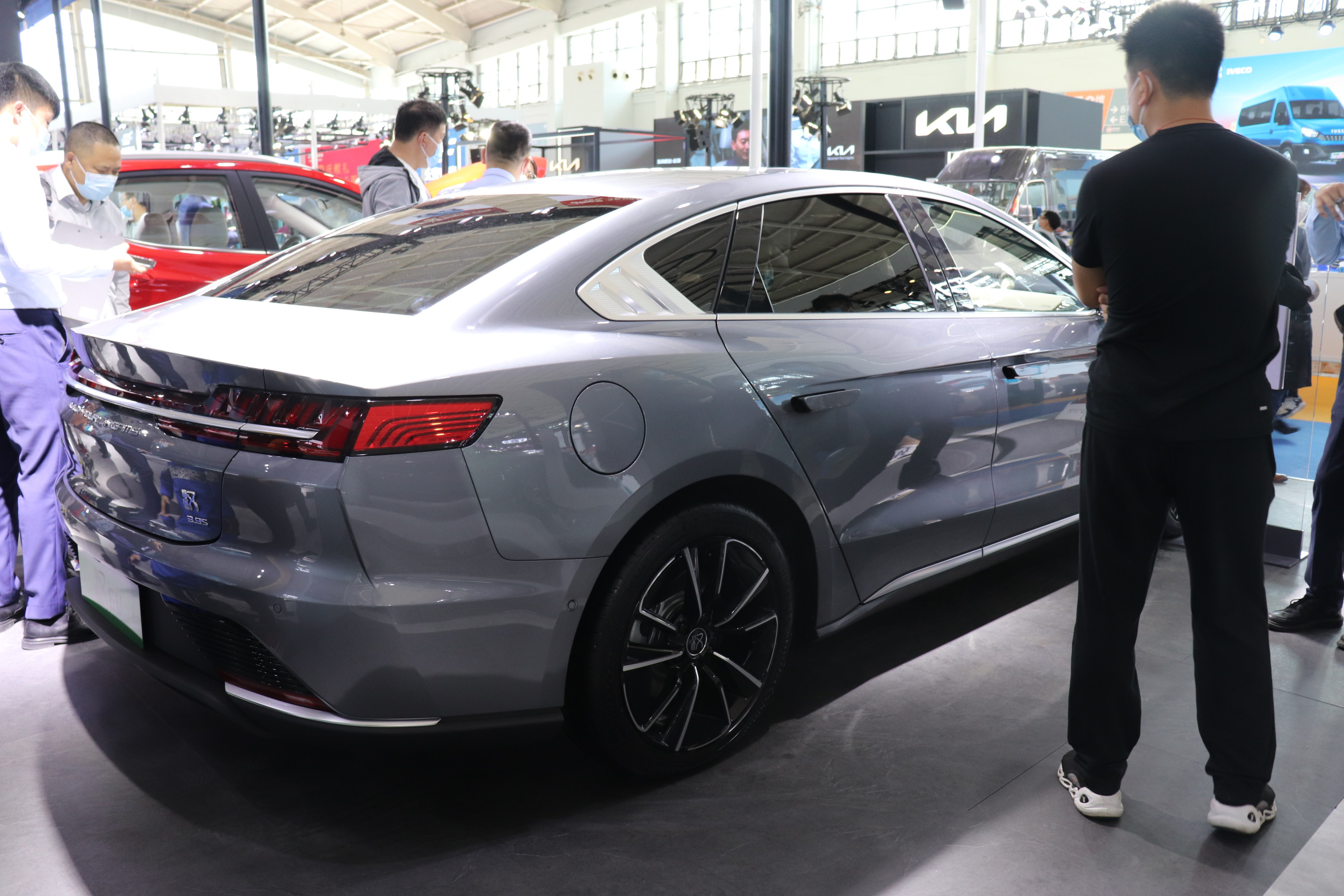 二手纯电车有多便宜,二手电动汽车值不值得买