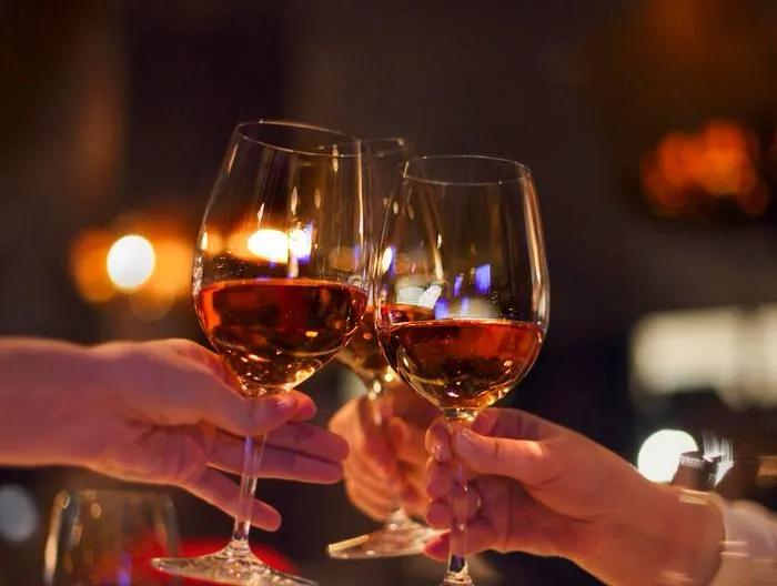 餐桌上的礼仪之就餐礼仪,餐桌上的这些新礼仪你该知道