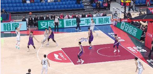 总决赛郭艾伦背传张镇麟,张镇麟三分绝杀郭艾伦