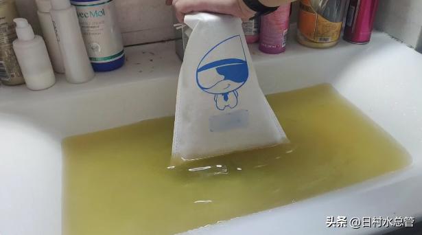 家里自来水发黄是什么原因,刚打开自来水发黄是怎么回事