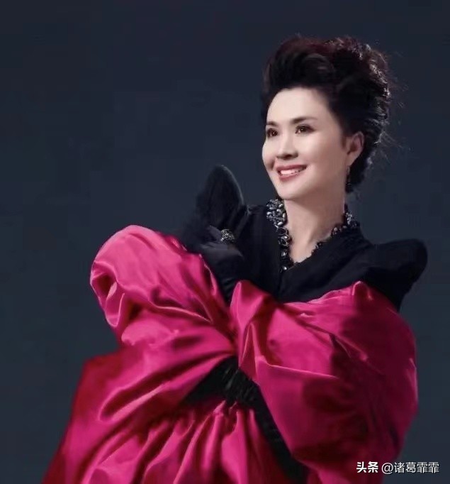 尤小刚：64岁当爸爸，66岁生二胎，3任老婆一个比一个漂亮