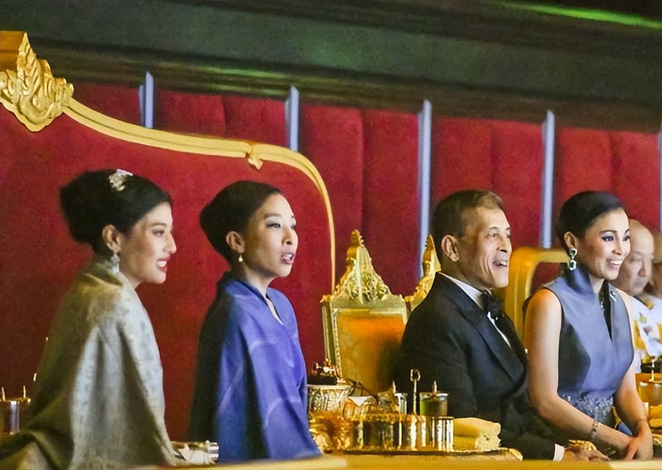 泰国拉玛十世王后照片,泰国国王拉玛十世图片