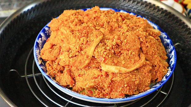 这应该是粉蒸肉最简单的做法，不用炒不用泡，肉片软糯，香而不腻