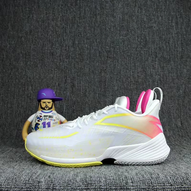 安踏轻狂pro氮科技篮球鞋,安踏新品篮球鞋三分雨