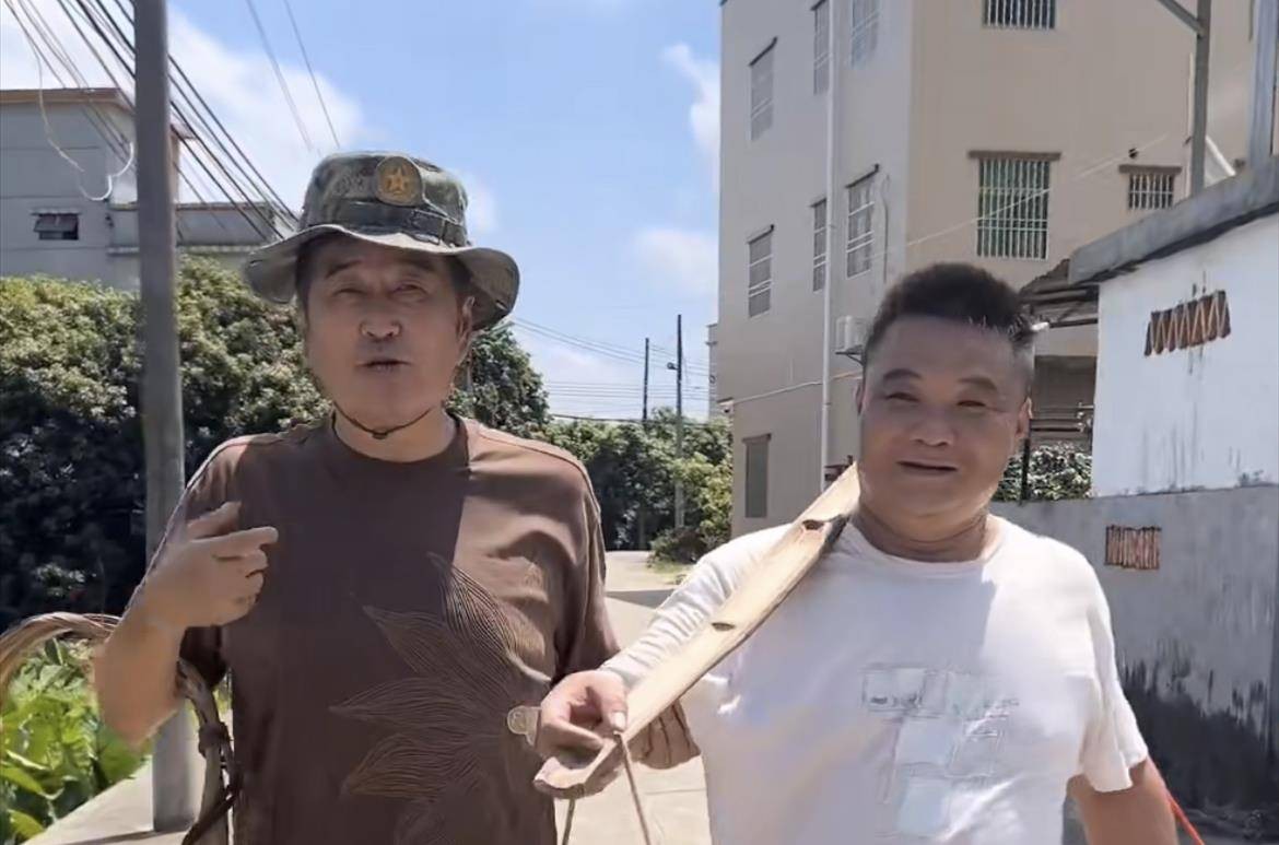 年轻和成龙、周星驰演戏，老了隐居河北农村，68的林威活的太飒了