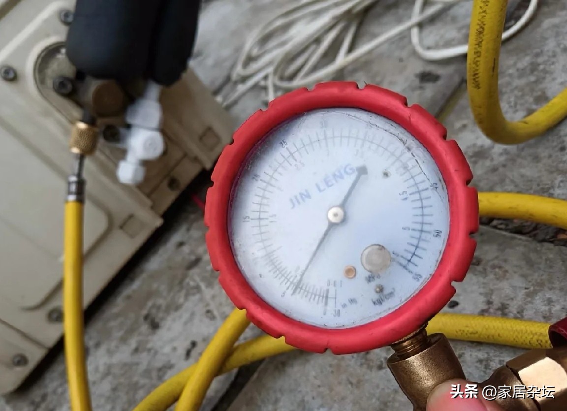 空调氟漏光了不用真空泵怎么加氟,空调漏氟费用比加氟费用高