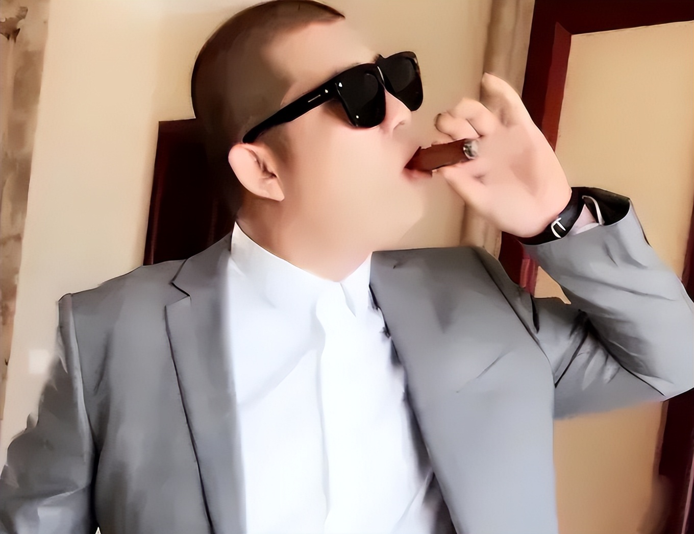 网红二驴一场直播能赚多少钱,二驴直播间被怼