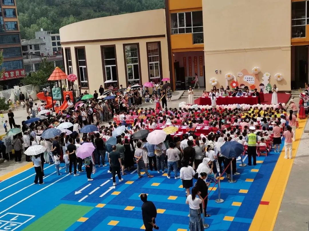 666座乡村儿童操场上的10万份快乐