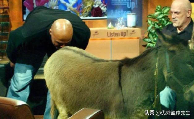 三个GOAT和一个贝克汉姆；巴克利对于被亲吻这事有发言权