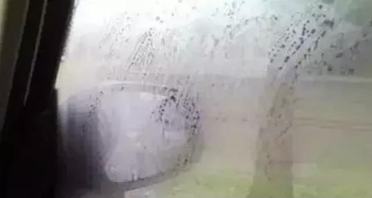 雨雪天气车窗起雾怎么开空调,雨雪天气车窗起雾怎么处理一下