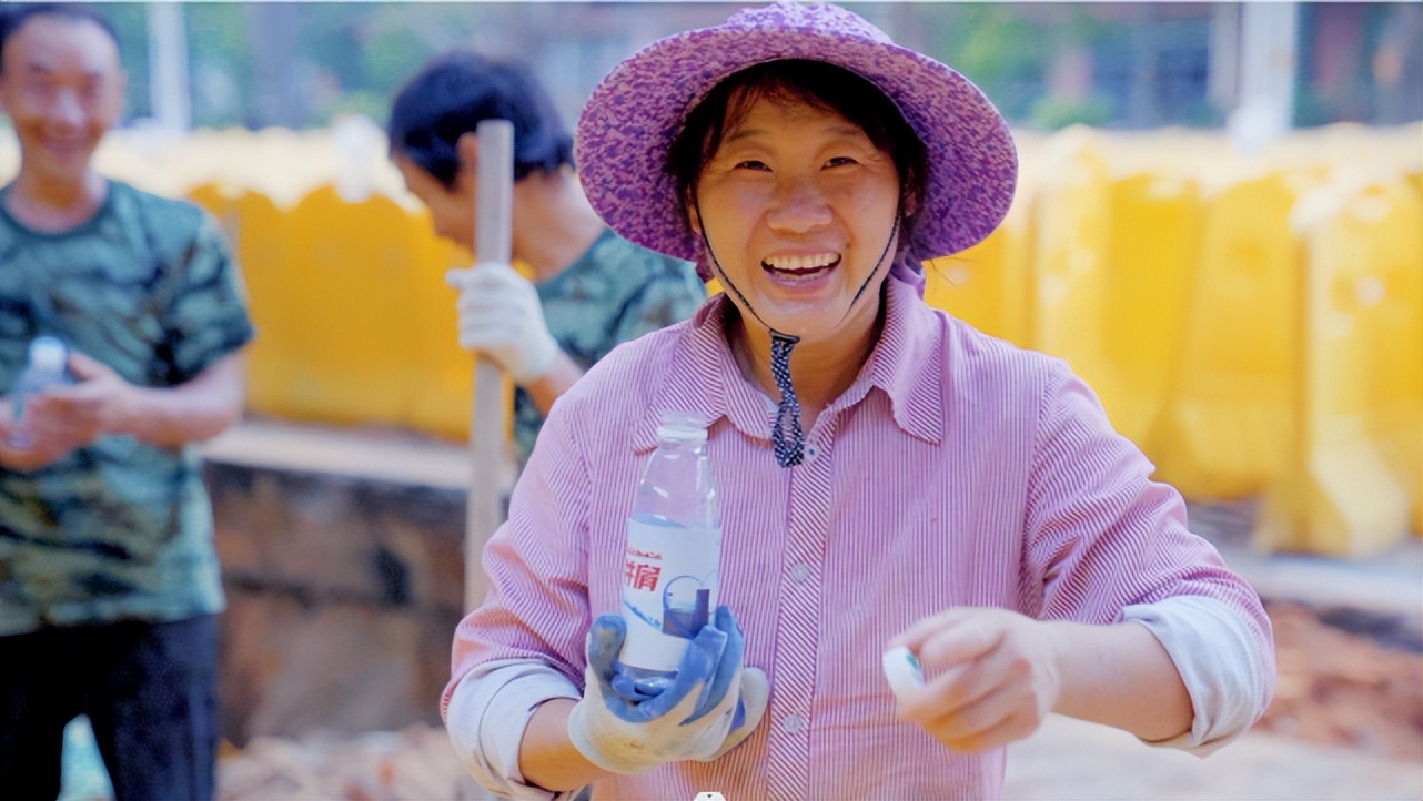 2022海尔爱心冷柜“清凉补给站”公益行动——致敬高温户外工作者