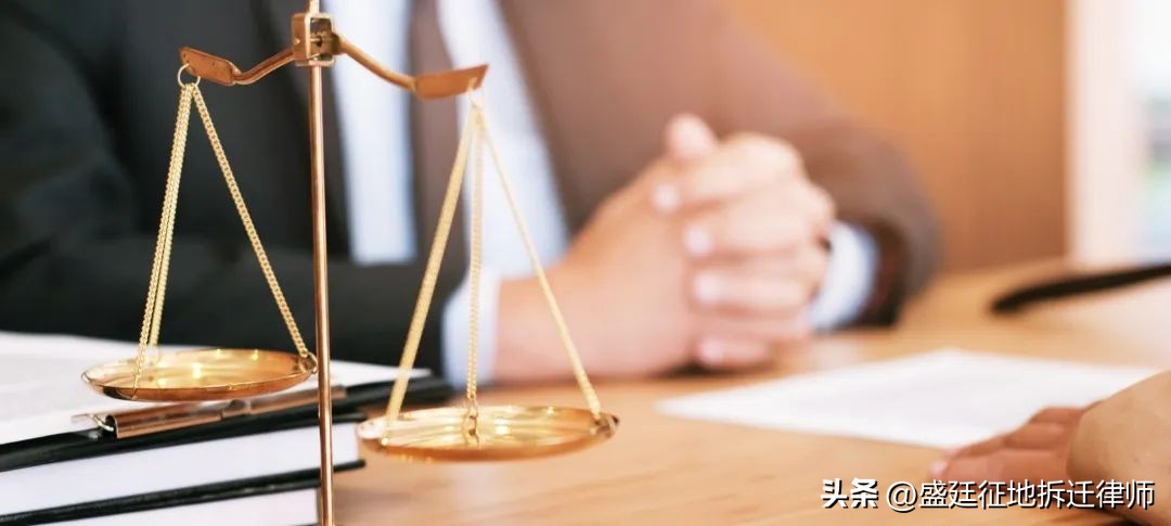 法院判决出错怎么处理法官,法院判决错误案件怎么办