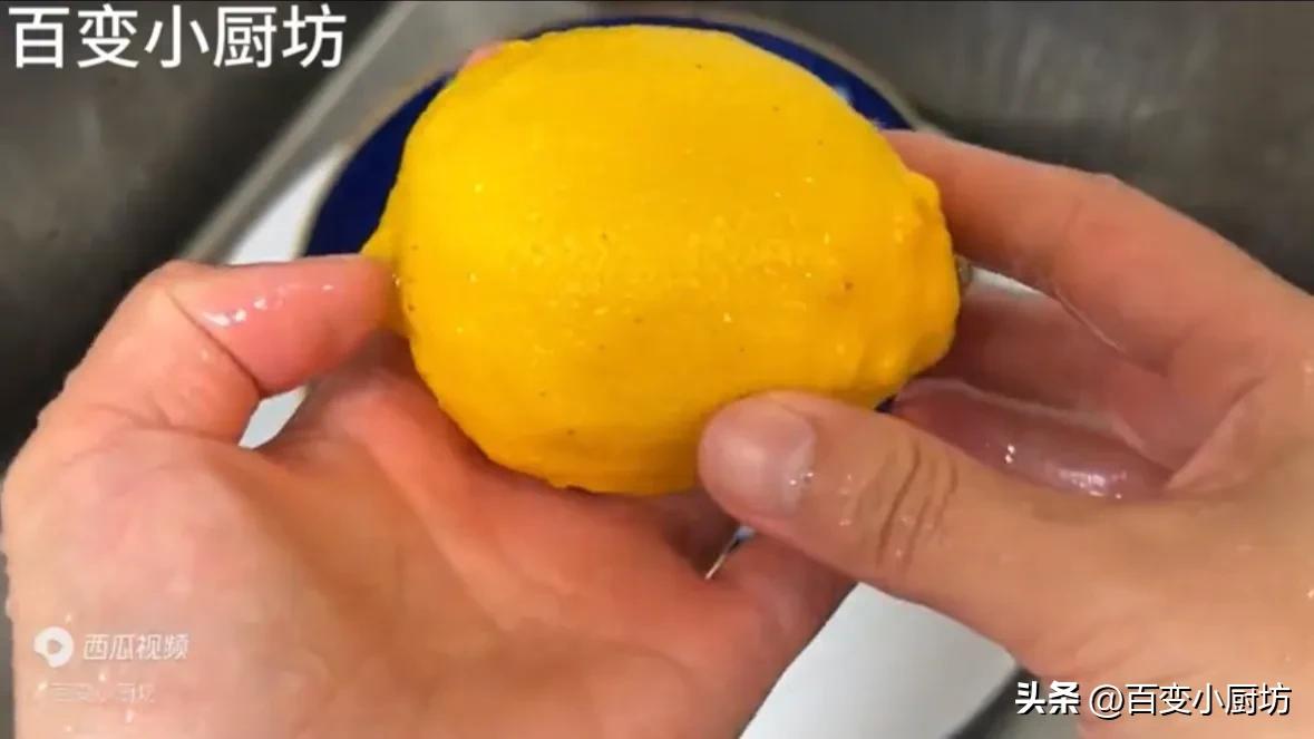 柠檬百香果茶用开水还是温水冲泡,柠檬泡水喝是热性还是凉性