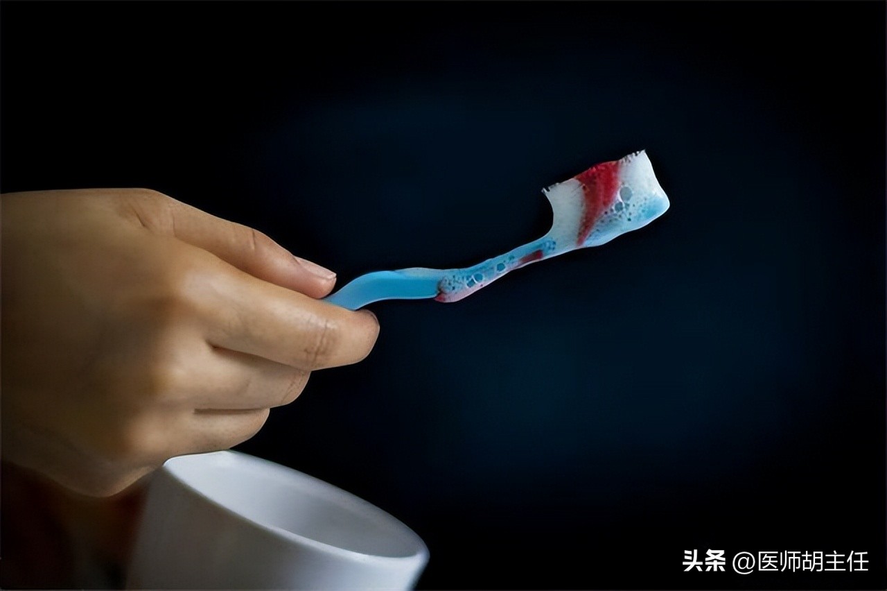 在牙缝里的牙结石要怎么去除,牙缝的牙结石怎么自己去除