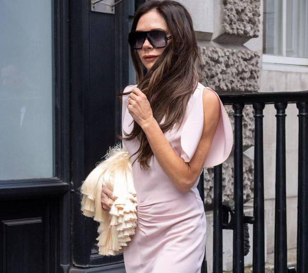 贝嫂穿搭,17年贝嫂纽约时装周穿搭