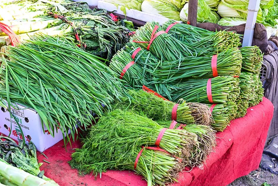 西山脚下的早市,闲逛最具人间烟火气的早市