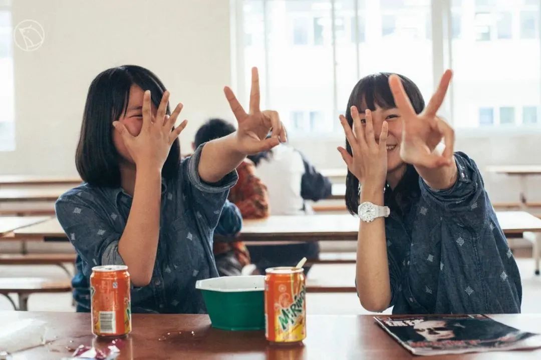 这个校园“*拍偷**狂魔”,拍下了95后的绝版青春