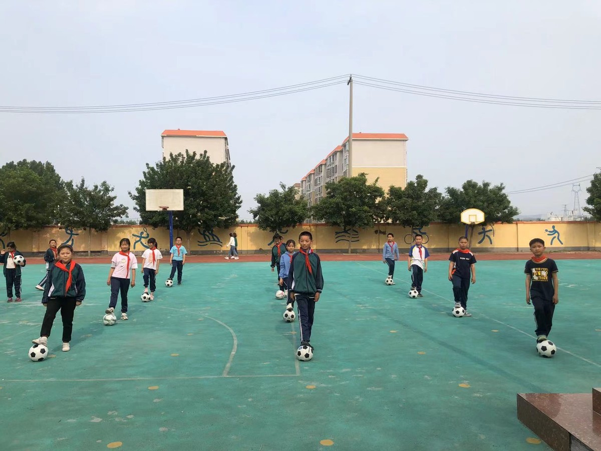 乐享体育足球,小学生足球比赛颠球