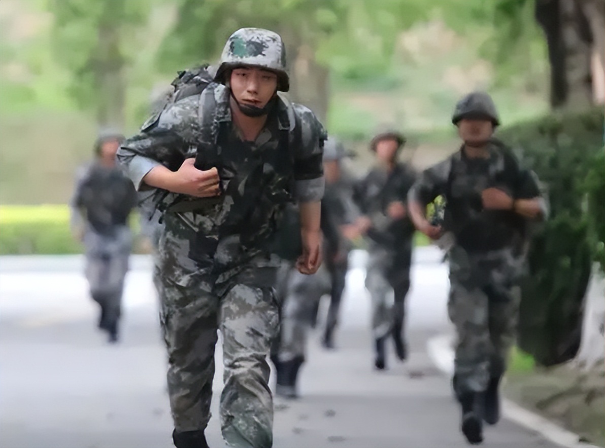 专科生入伍和专升本哪个前景更好,大专参军专升本政策