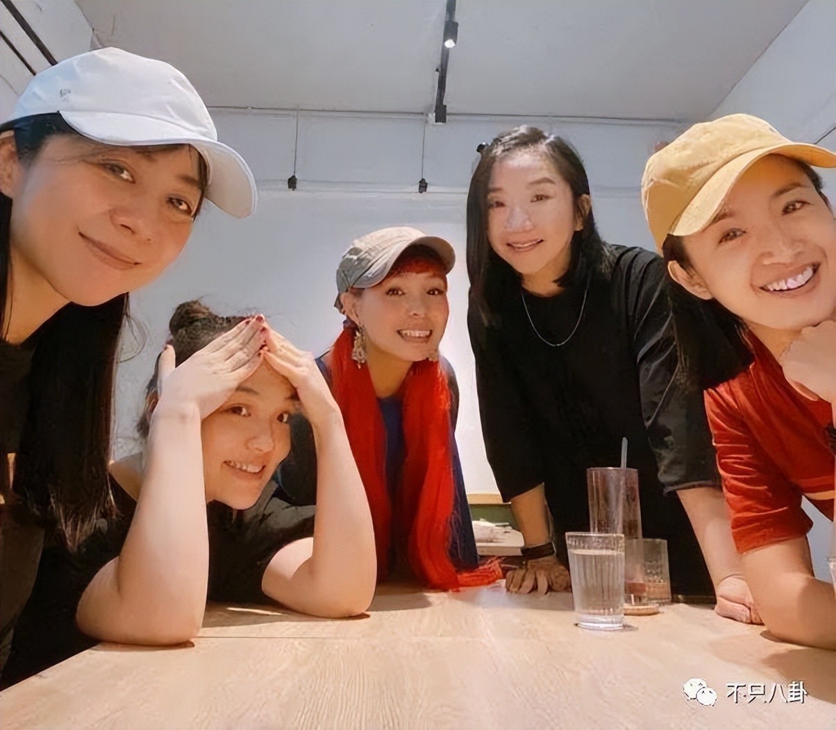 以前因为爱情现在因为钱,当初因为钱在一起后来变成了爱