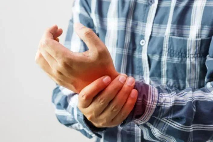 手指疼痛是怎么回事,手指关节疼痛是怎么回事孕妇