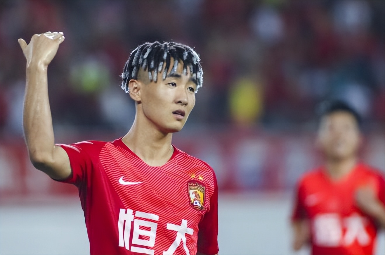 武汉三镇足球俱乐部官宣韦世豪,武汉三镇vs山东泰山韦世豪