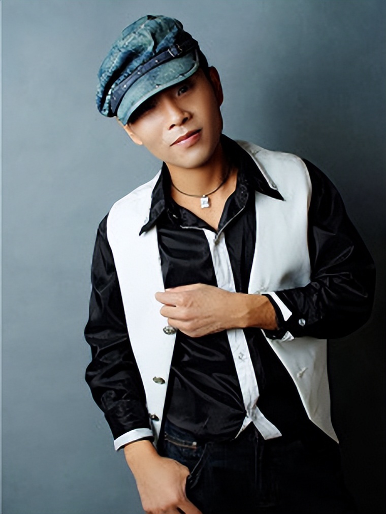 祁隆采访的农民歌手,歌手祁隆是哪个乡镇的人