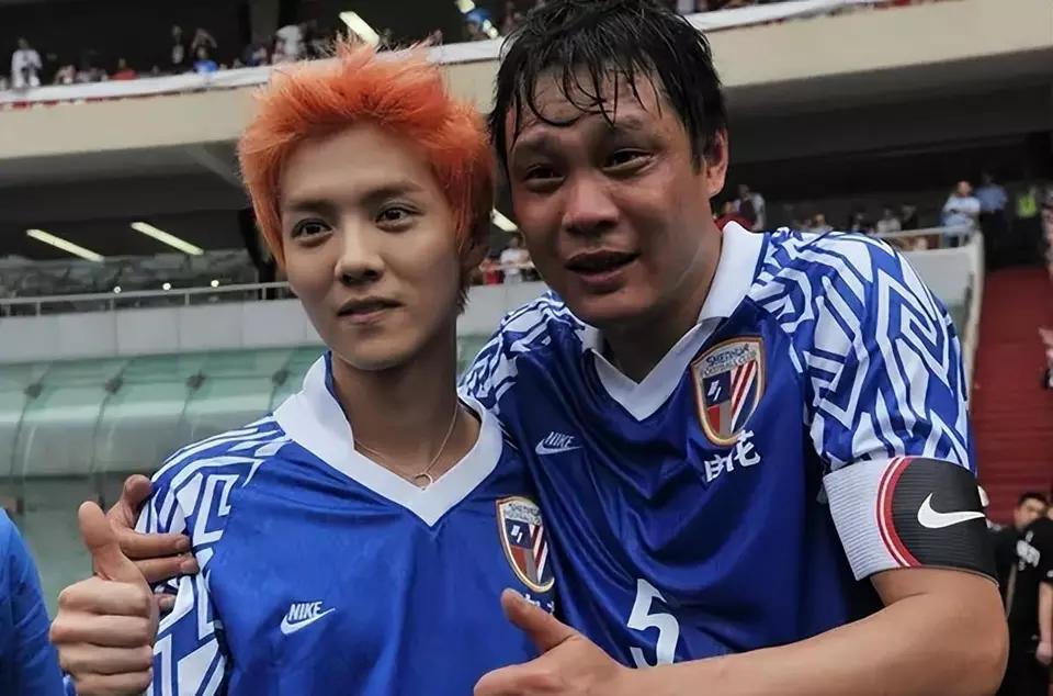 鹿晗关晓彤足球,王思聪谈关晓彤跟鹿晗