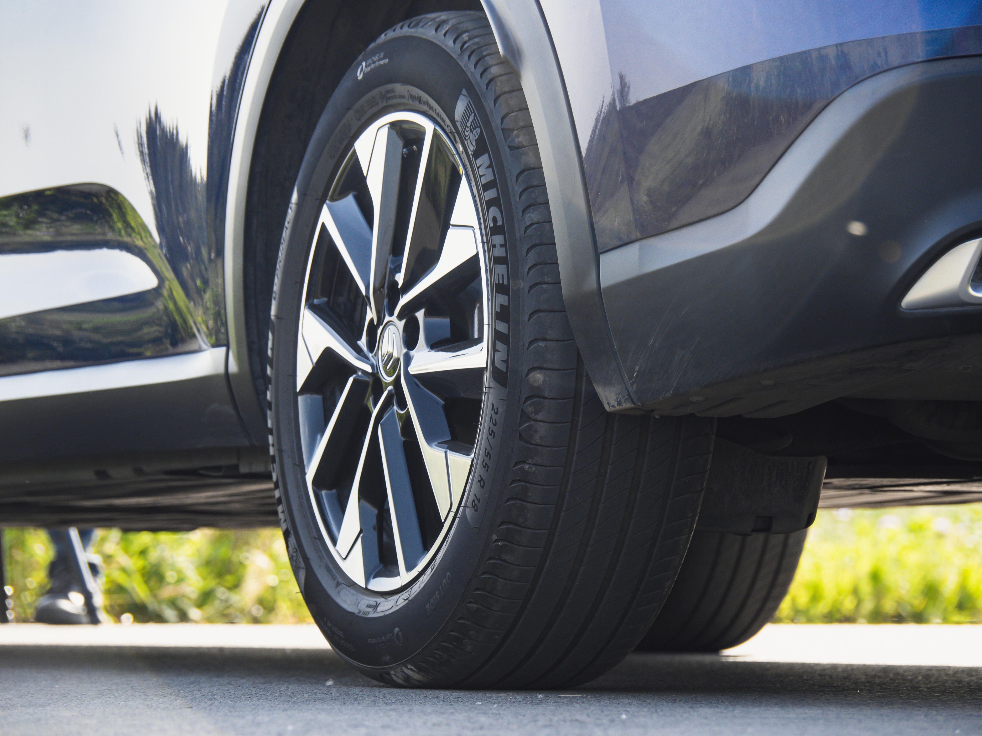 凡尔赛c5x换18寸轮胎照片,凡尔赛c5x换225轮胎公里表还准吗