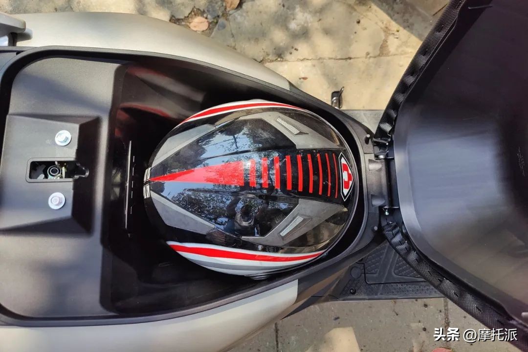 五羊本田ncr125与裂行星际版对比,五羊本田ncr125和豪爵翼爽afr125