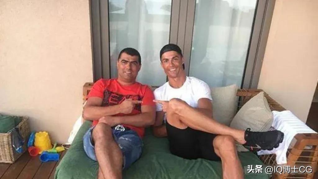 c罗年轻时独自一人踏上生涯之路,年轻的c罗就已成就世界级球员