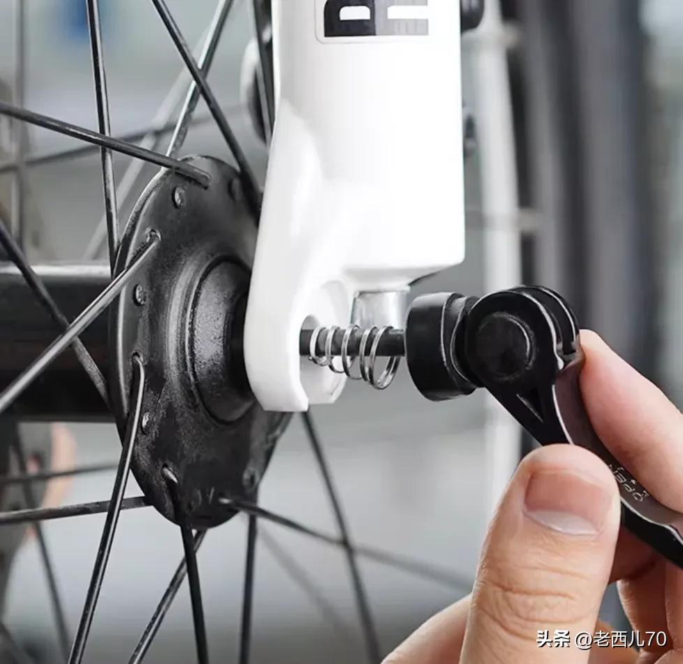 网购回来的山地车如何组装？今天一步一步地教你装车