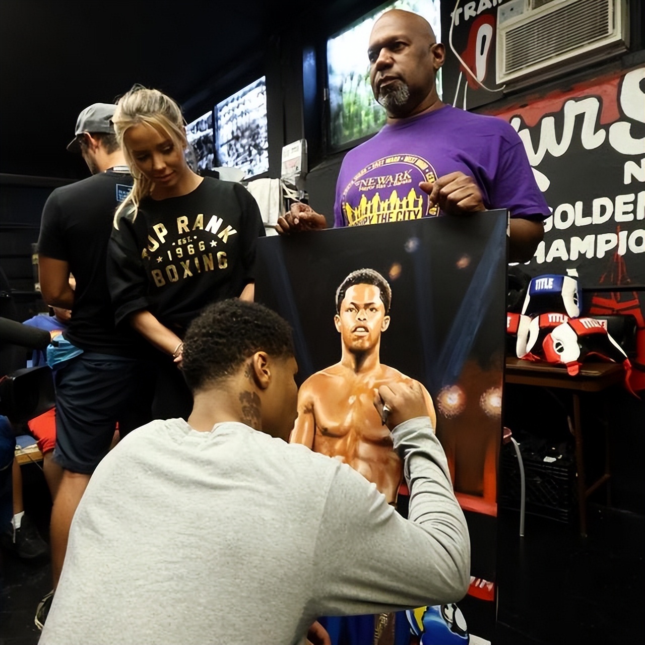 拳击世界三大拳王聚首,拳击中量级两大拳王比赛