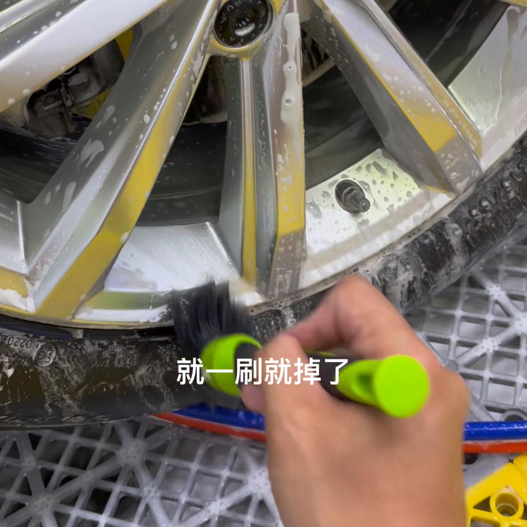 纯流水账作品,主要记录清洁轮毂的几个步骤。#抖音汽车