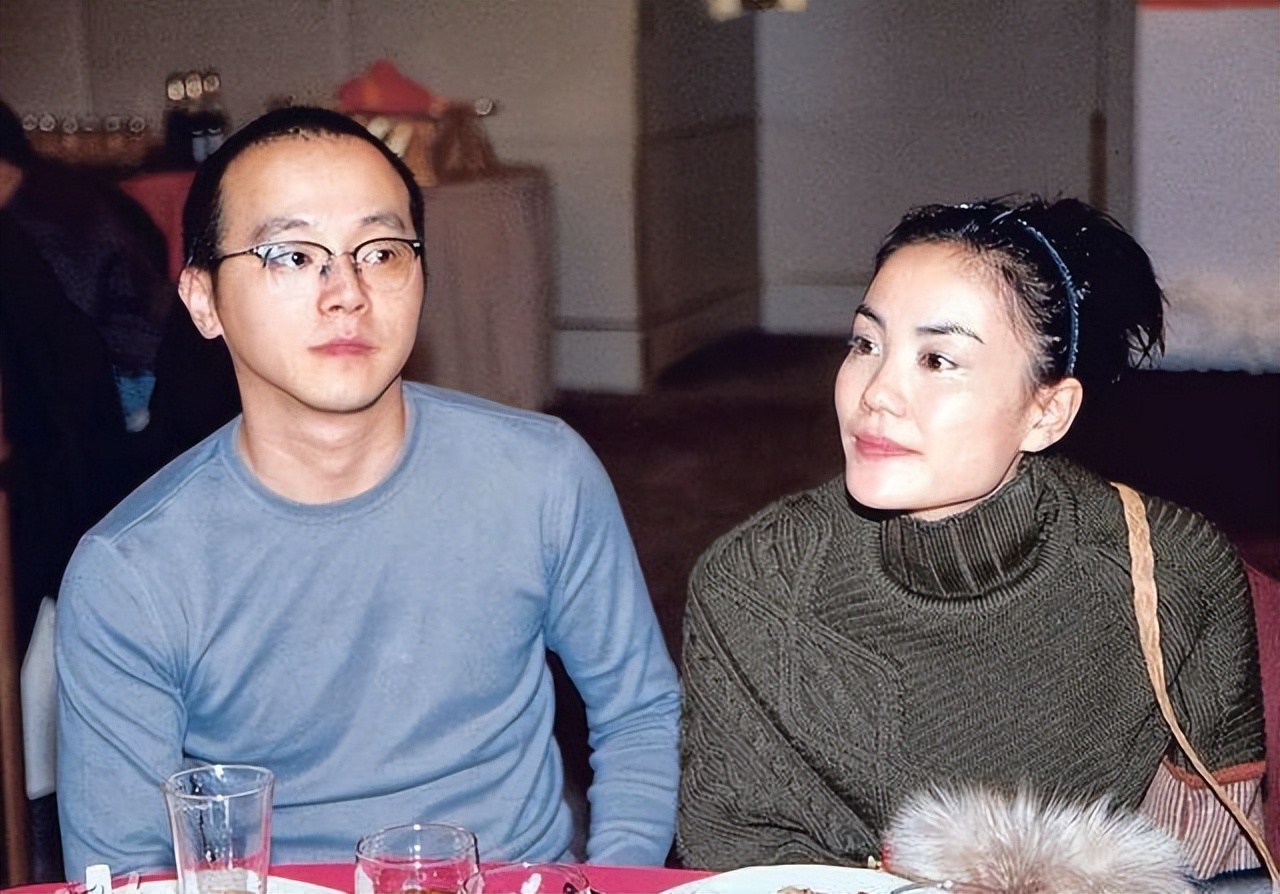 谢霆锋为什么如此喜欢王菲,谢霆锋为何喜欢王菲这么多年