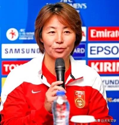 中国女足守门员高虹球场上赶鸟,女足高虹十大扑救