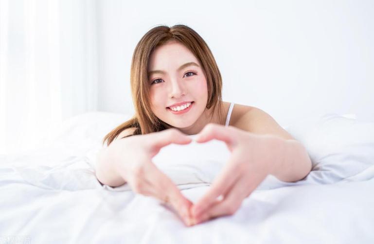 女性到了夜晚放屁多响怎么回事,女性放屁多是什么原因啊