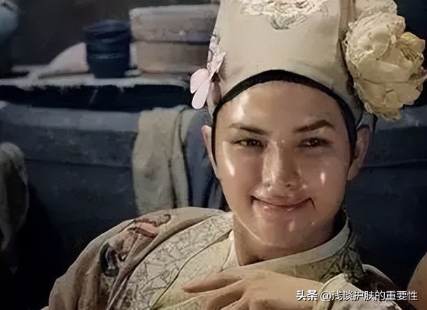 皮肤暗黄有斑点适合用哪些护肤品,36岁皮肤松弛暗黄用什么护肤品