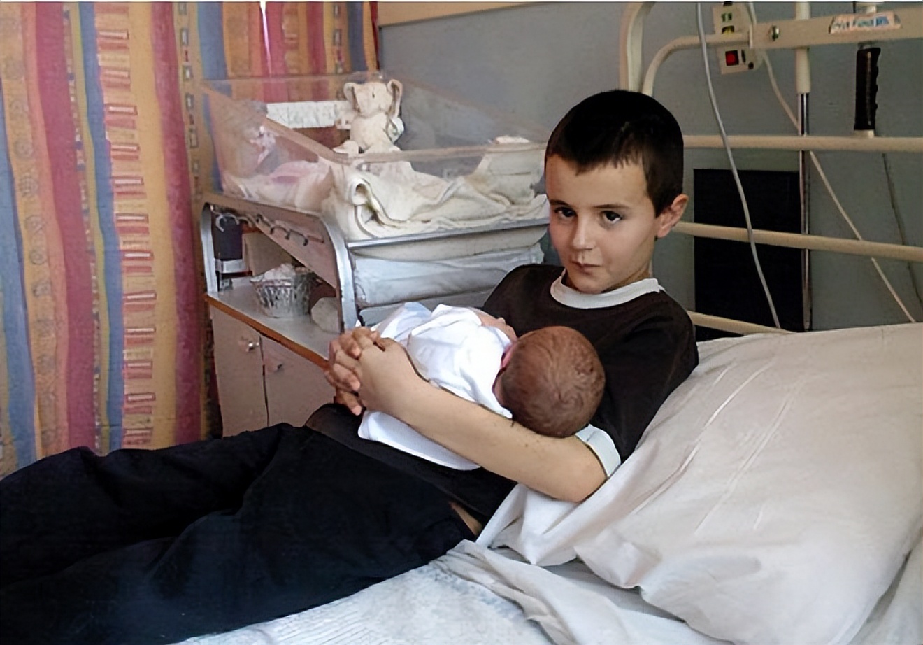 英国13岁男孩当爸爸后续,英国13岁小孩当爸爸新闻