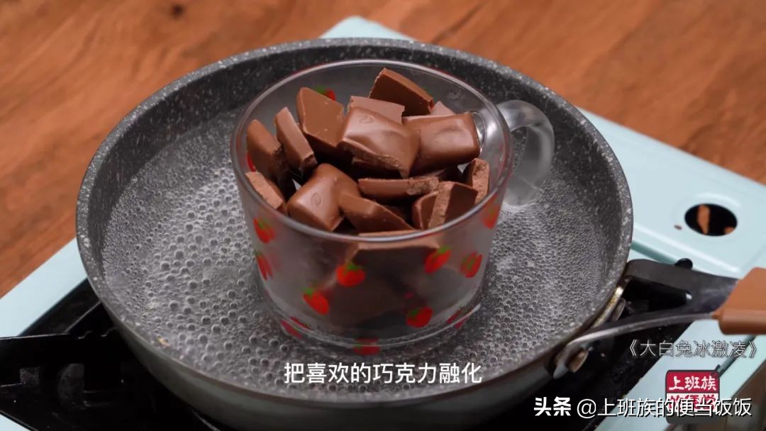 自制冰激凌的做法来了夏天必学,奶香浓郁的冰激凌怎么做